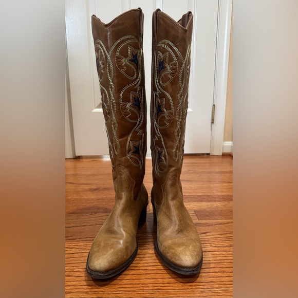 Shoes - Brown Leather Cowboy Boots with Beautifully Embroidery and fully lined. Size 8M